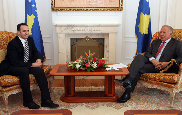 ’’Špijunska’’ plata na Kosovu 2.800 evra