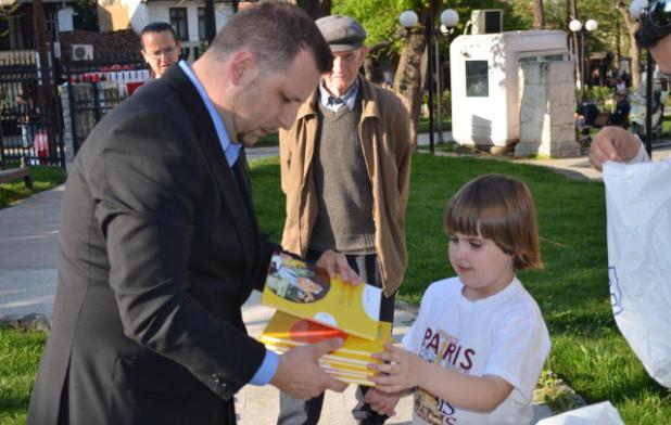 Prizren: Mala Milica dobila knjige