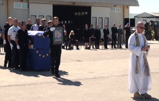 Sa prištinskog aerodroma ispraćeni posmrtni ostaci litvanskog policajca