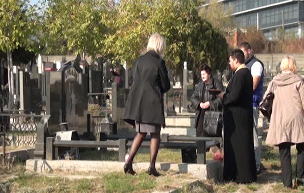 Raseljeni Srbi uspeli da obiđu prištinsko groblje
