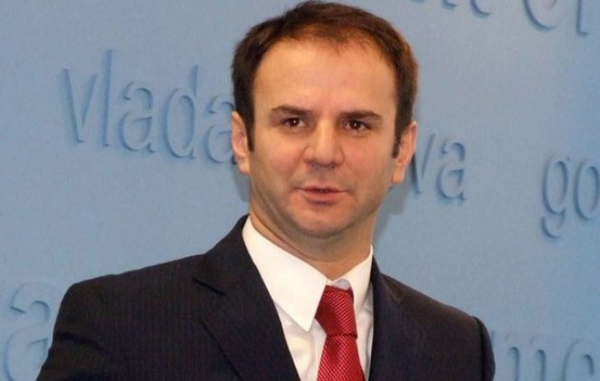 Ministar pravde preti tužbom predsednici