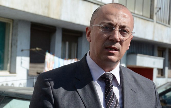 Policija obezbeđuje Rakića