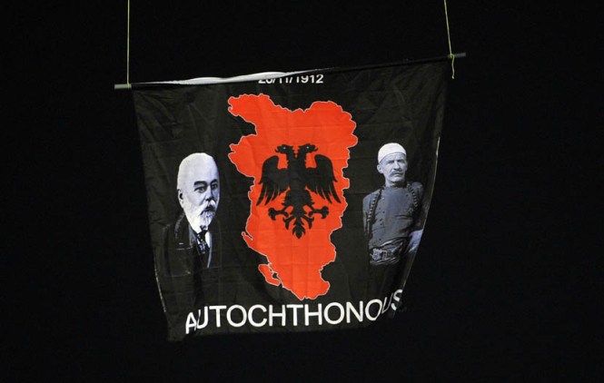 Zastave velike Albanije širom Kosova