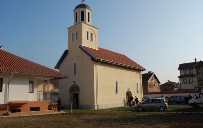 Srbi iz Đakovice pozvali diplomate na liturgiju