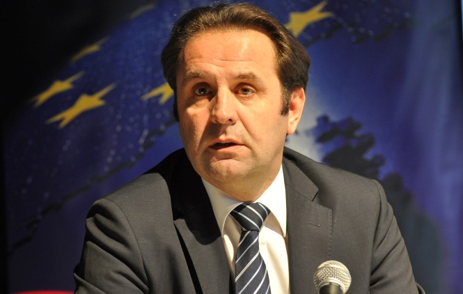 Ljajić: Kosovu pozivni broj, Telekomu licenca
