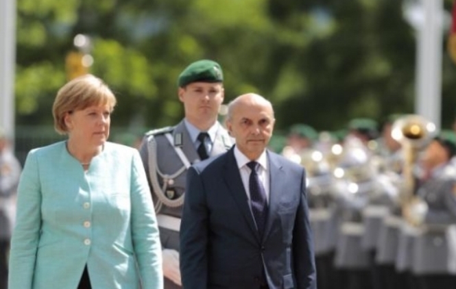 Merkel postavila tri uslova Kosovu