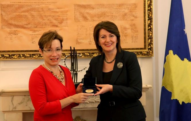 Jahjaga odlikovala američku ambasadorku