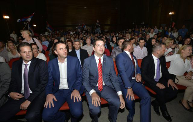 Kolektivno učlanjeno 3.000 ljudi u SNS u Štrpcu