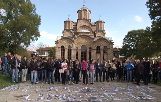 Fotografijama spaljenih crkava poručili „Ne Kosovo u Unesko“