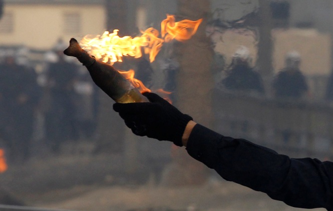 Bačen Molotovljev koktel na automobil Srbina iz sela Rabovce kod Lipljana Bačen Molotovljev koktel na automobil Srbina iz sela Rabovce kod Lipljana (Foto Ilustracija)
