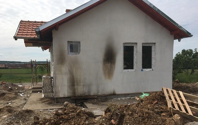 Istok: Podmetnut požar na kuću povratnika