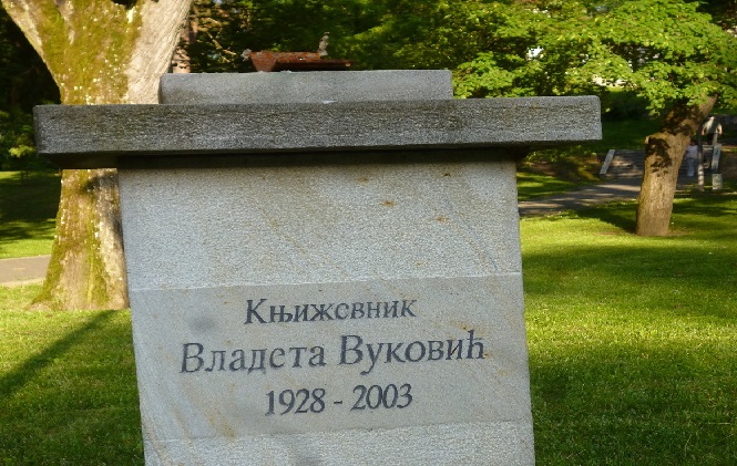 Ukradena bista književnika Vladete Vukovića