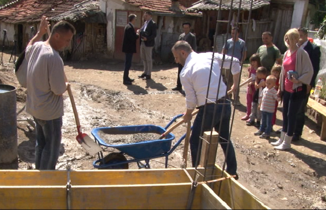 Kamen temeljac za kuću osmočlanoj porodici Đokić