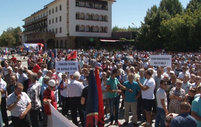 Peć: Miran protest protiv demarkacije sa Crnom Gorom