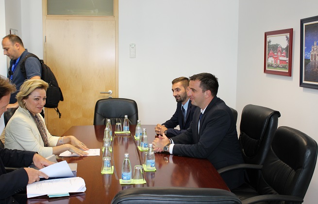 Stojanović sa Apostolovom o političkoj situaciji i problemima