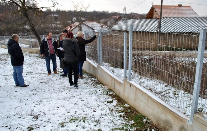 Ograda i centralno grejanje za školu u Sušici