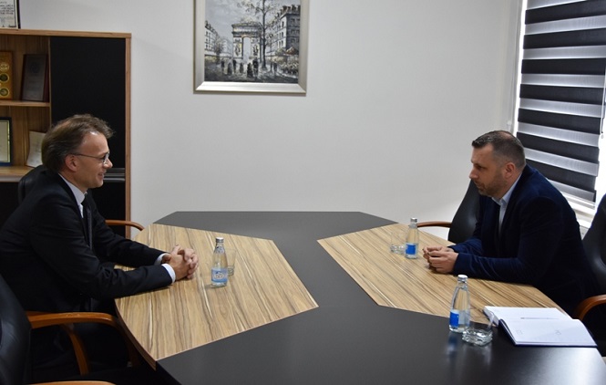 Jevtić sa norveškim ambasadorom o situaciji na Kosovu