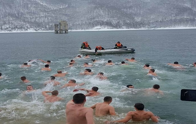 Gazivode: Meštani Gračanice plivali za “Časni krst“