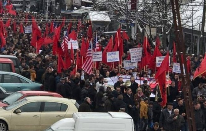 Protest u Dečanima u znak podrške Haradinaju