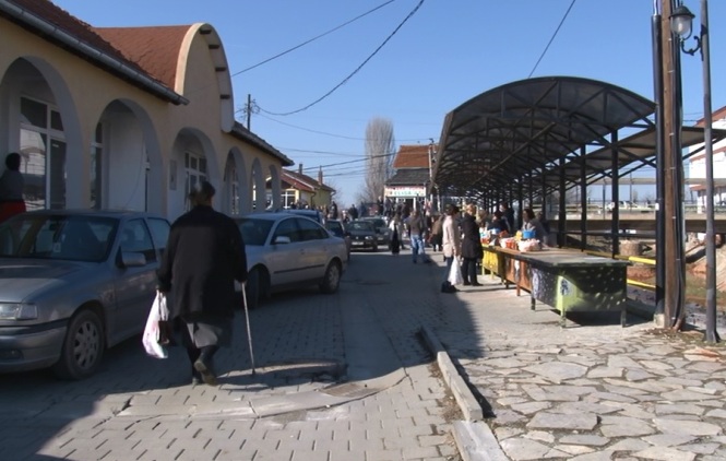 Gračanica: Vozila smetaju prodavcima na pijaci