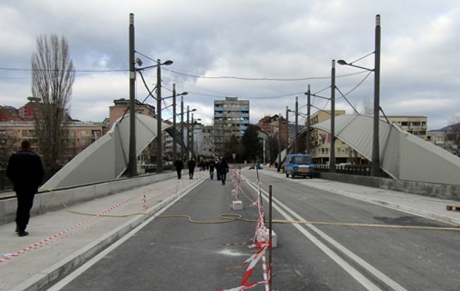 Albanci protestuju zbog obustave radova na mostu