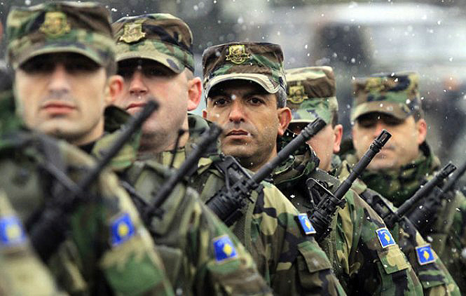 Tači hoće vojsku, NATO zabrinut
