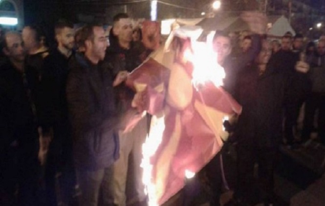 Zapaljene makedonske zastave u Gnjilanu i Peći