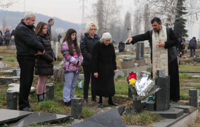 Srbi organizovano obišli grobove u južnom delu Mitrovice
