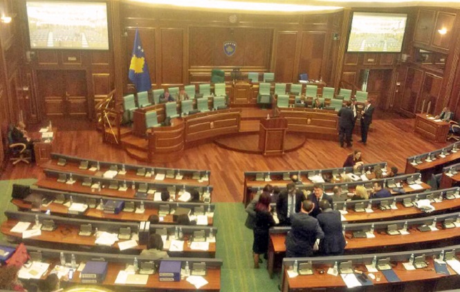 Kasni sednica o demarkaciji, većina poslanika odsutna
