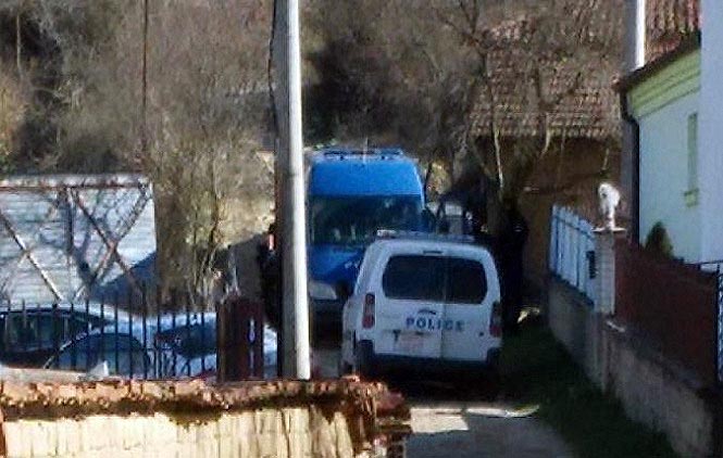 Rosu policija upala u kuće Cvetkovića u Korminjanu