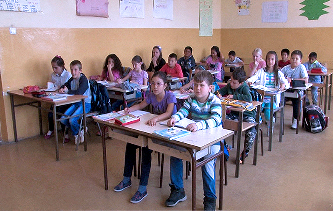 Prvi radni dan nakon Vaskrsa, i đaci u klupama