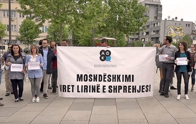 Novinari protestovali i u Prištini