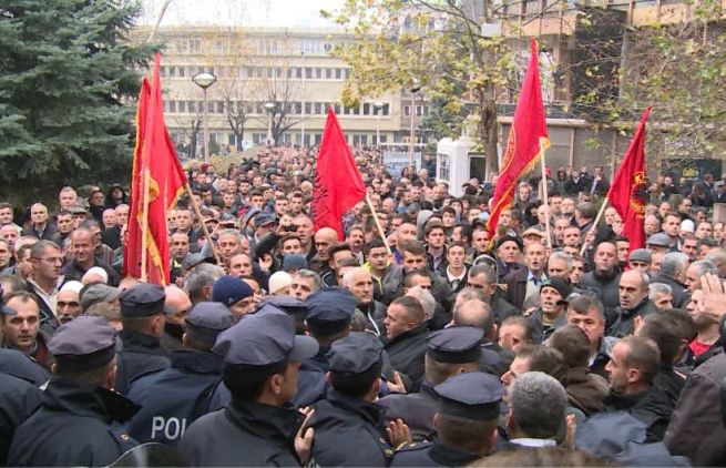 Opozicija ujedinjuje stavove protiv Tačija, najavljuje i proteste