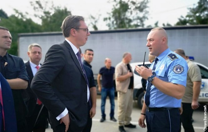 Policija zaustavila Vučića