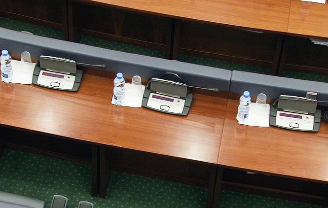 Rezolucija o dijalogu i dalje na čekanju