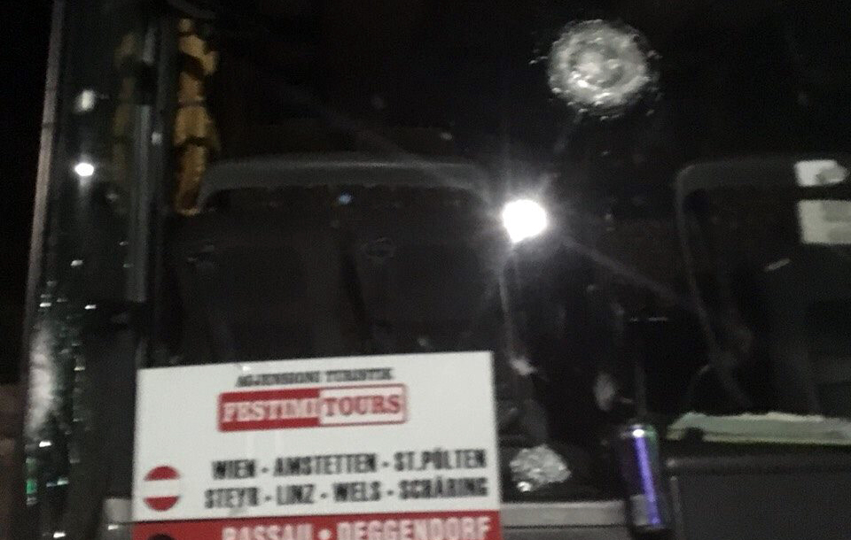 U Kruševcu kamenovan autobus sa Kosova