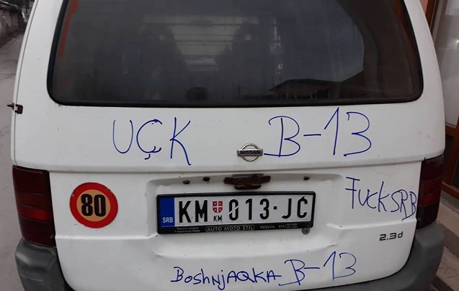 KM: Uvredljivi grafiti na vozilu Apotekarske ustanove