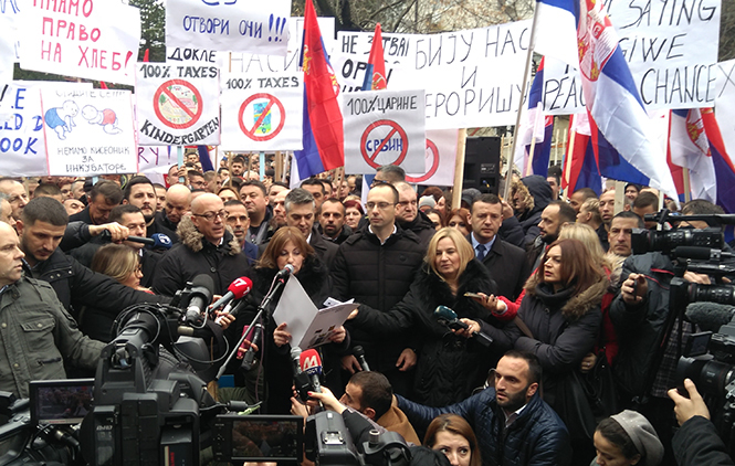 Simić: “Mi smo luč slobode za taj narod dole”