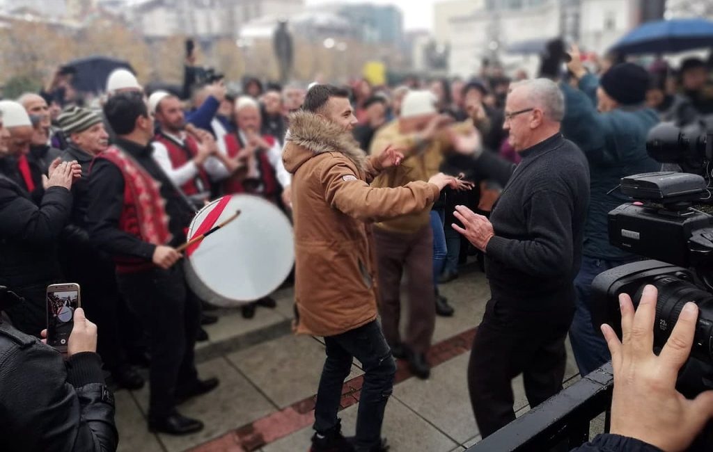 Slavlje ispred Skupštine Kosova