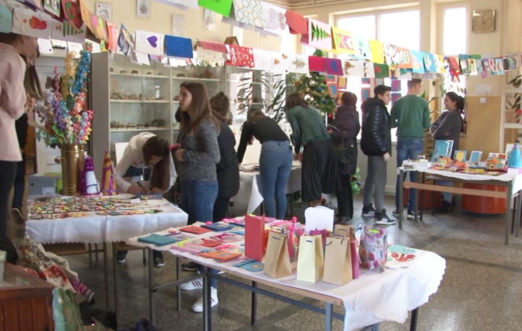 Gračanica: Izložba kreativnih novogodišnjih radova