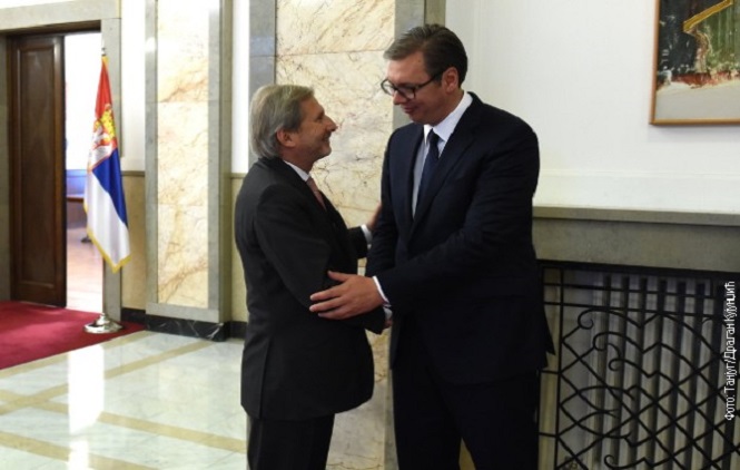 Vučić sa Hanom i Mičelom o taksama Prištine