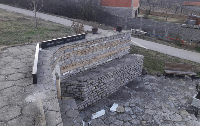 „Rušenje krsta je znak netrpeljivosti prema hrišćanskim simbolima“