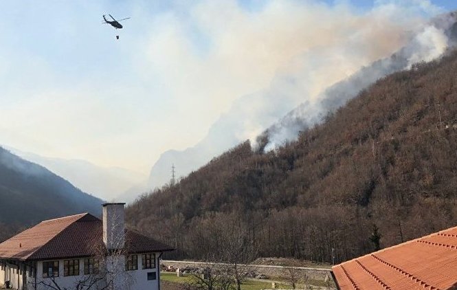 Helikopterima ugašen požar u blizini Dečana