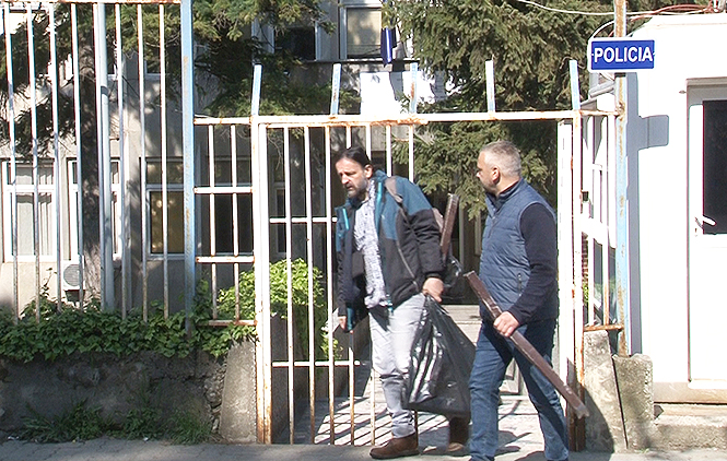 Orahovac: Preuzeta porušena ploča otetim i nestalim novinarima