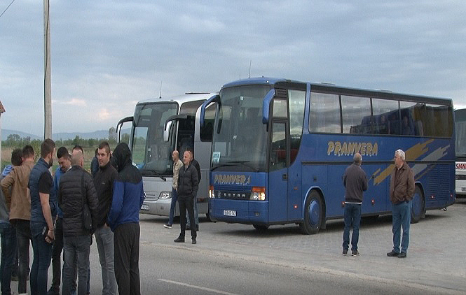 Gračanica: Desetak autobusa krenulo za Beograd