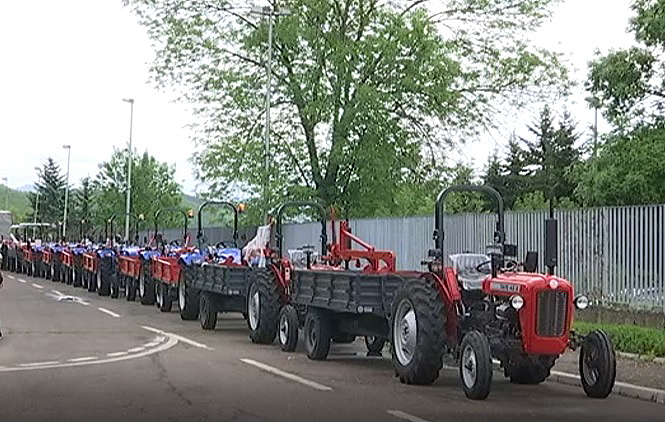 Podeljeni traktori poljoprivrednim proizvođačima na Kosovu