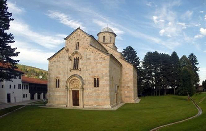 Uprkos svim pritiscima manastiru Dečani ne vraćaju zemljište