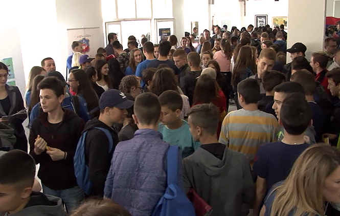 Veliko interesovanje za Sajam obrazovanja u Gračanici