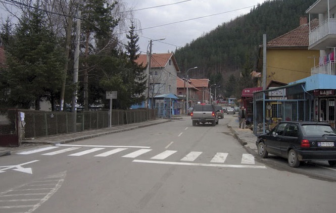 Kallxo: Kosovske policijske snage prošle barikadu u Zubinom Potoku, jedan policajac ranjen