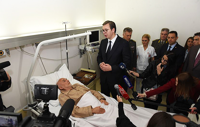 Vučić posetio povređenog Rusa na VMA
